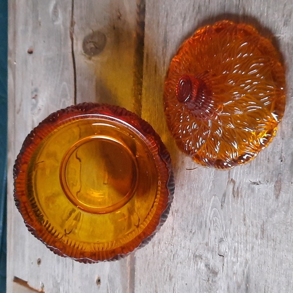 Williams Sonoma amber glass tureen with lid - Picture 3 of 5